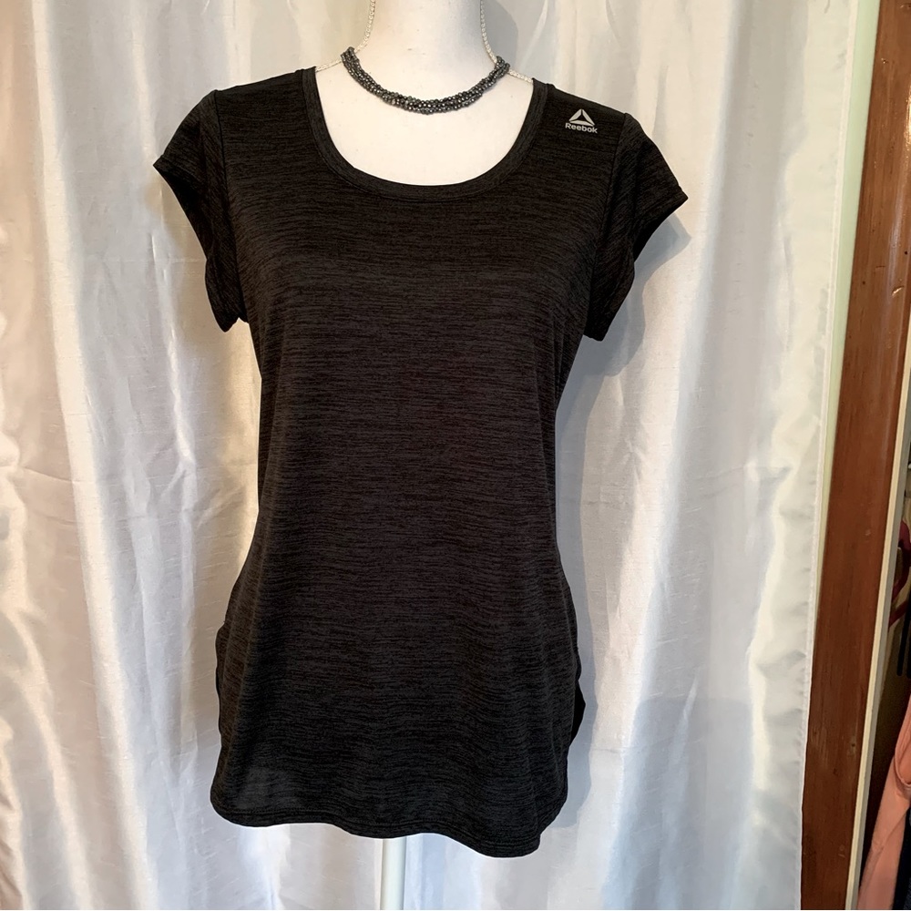Reebok black short sleeve wicking tee medium